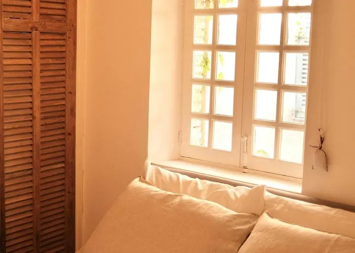 Charming 1br With Balcony & Ac, Heart Of * Antibes