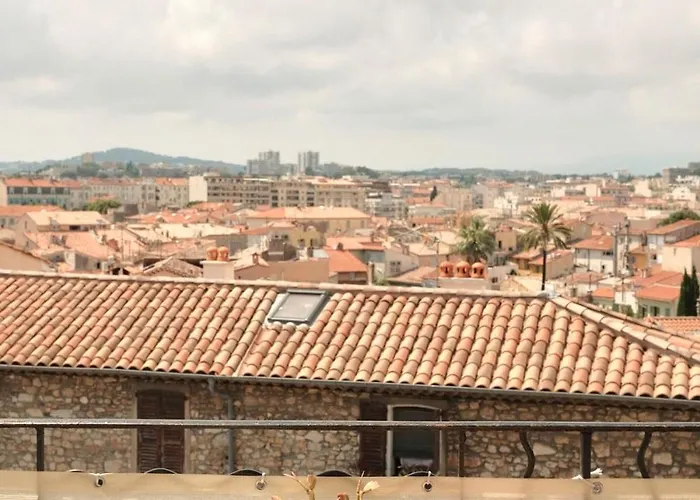 Charming 1br With Balcony & Ac, Heart Of Apartamento Antibes