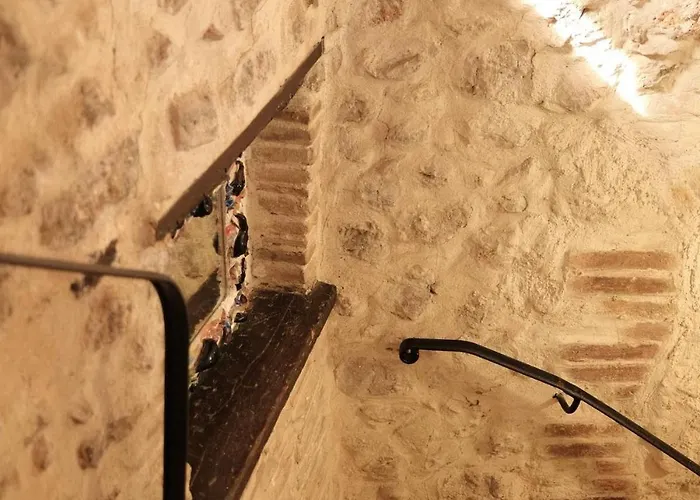 Charming 1br With Balcony & Ac, Heart Of Apartamento Antibes