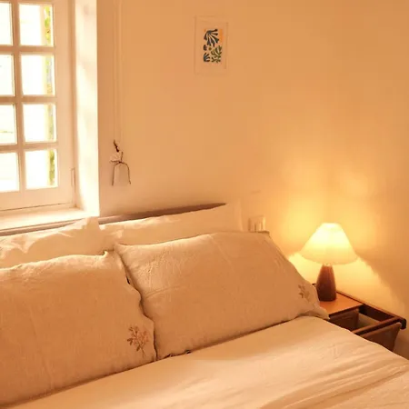 Charming 1br With Balcony & Ac, Heart Of Apartamento *