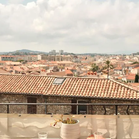 Charming 1br With Balcony & Ac, Heart Of Apartamento Antibes