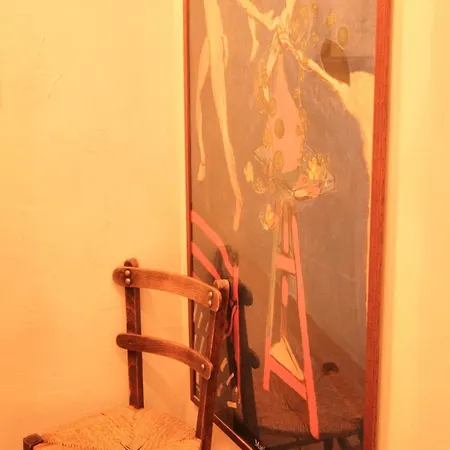 Charming 1br With Balcony & Ac, Heart Of