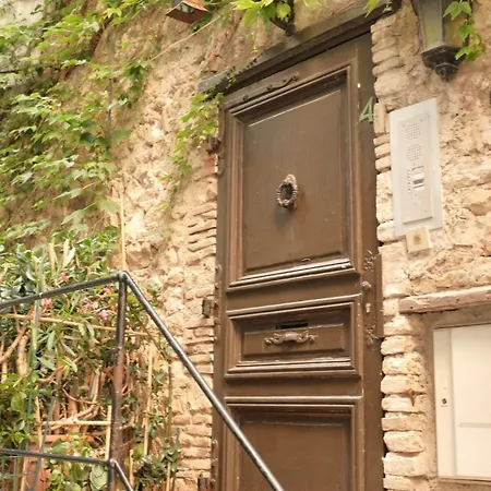 Apartamento Charming 1br With Balcony & Ac, Heart Of *