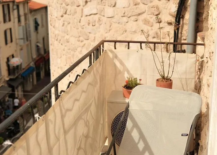 Charming 1br With Balcony & Ac, Heart Of Antibes