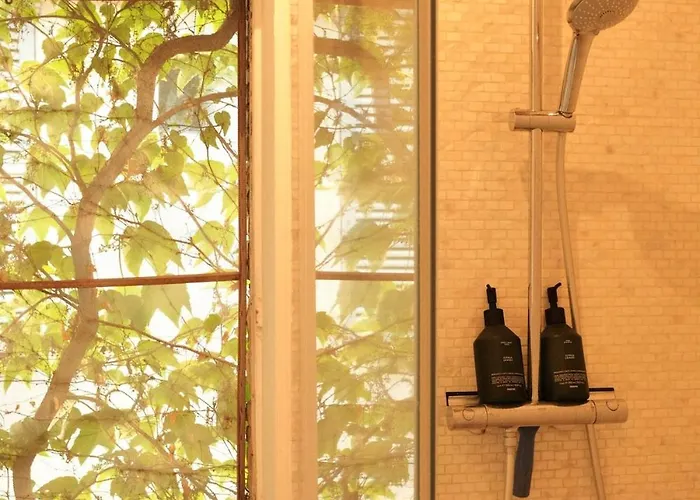 Charming 1br With Balcony & Ac, Heart Of Antibes