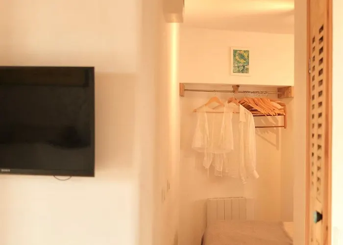 Daire Charming 1br With Balcony & Ac, Heart Of Antibes