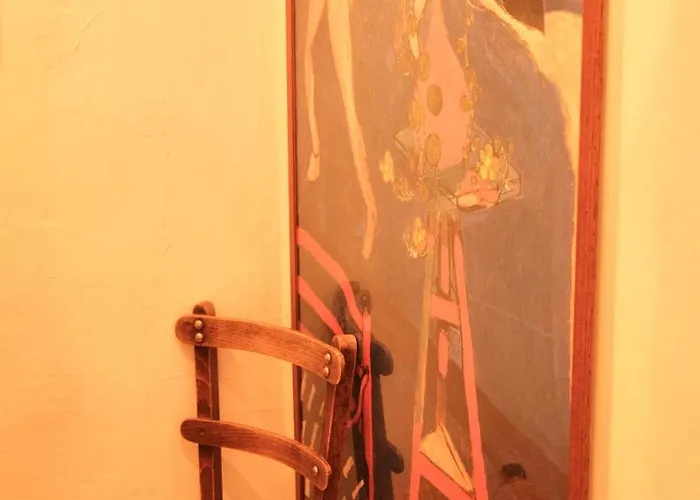 Charming 1br With Balcony & Ac, Heart Of