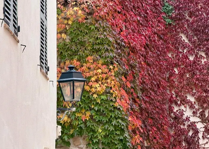 Appartement Charming 1br With Balcony & Ac, Heart Of